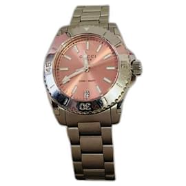 Gucci Dive Uhr aus Stahl mit Rosenquarz