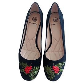 Autre Marque Schuhe mit Stickerei