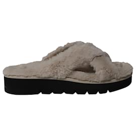 Stuart Weitzman Roza Lift Slides Sandali in pelliccia sintetica crema