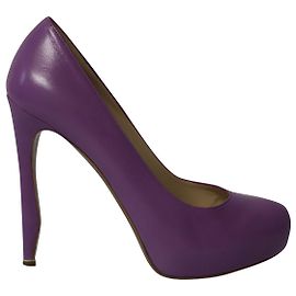 Sapatos de plataforma Nicholas Kirkwood em couro roxo