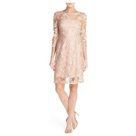 Vera Wang Spitzen- und Paillettenkleid in Blassrosa