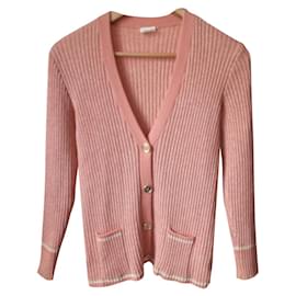 Céline Strickjacke aus Wolle mit goldenen Knöpfen