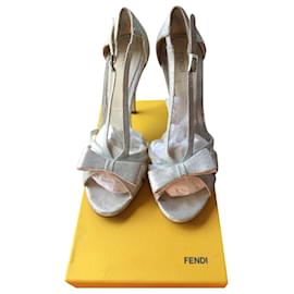 Décolleté Fendi in pelle argento 9 cm