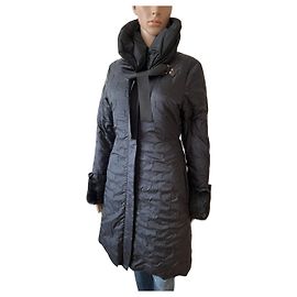 Plumífero Blumarine negro con mangas de piel real