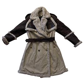 Abrigo Burberry de borrego rizado y piel beige