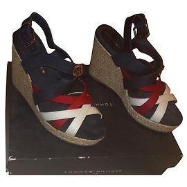 Sandalias Tommy Hilfiger en piel de ciervo azul marino 37