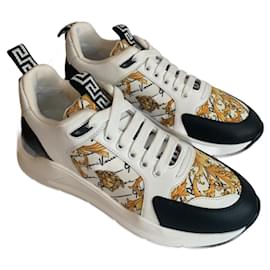 Baskets Versace en tissu avec détails dorés