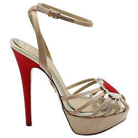 Sandali con plateau Charlotte Olympia Forever Heart in raso color pesca