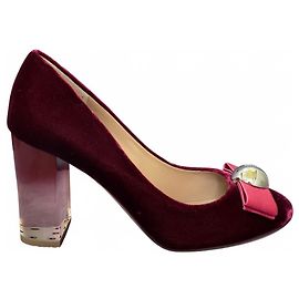 Salvatore Ferragamo Pumps aus Samt Bordeaux