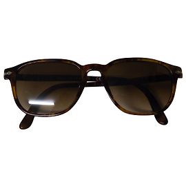 Polarisierte Ray-Ban-Sonnenbrille in braunem und schwarzem Acetat