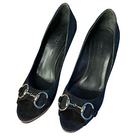 Gucci Pumps aus schwarzem Wildleder