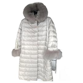 Chaqueta de plumón Max Mara The Cube en satén beige