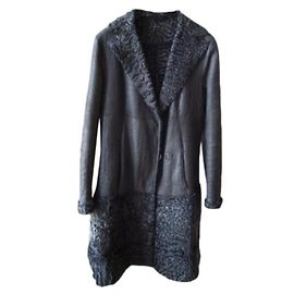 Cappotto Fendi in pelliccia di astrakan e pelle marrone