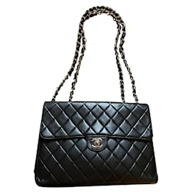 Borsa Chanel Timeless Jumbo in pelle d'agnello nera