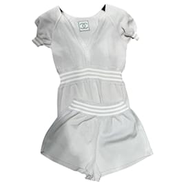 Conjunto Chanel de Top y Shorts de Algodón Blanco Gris