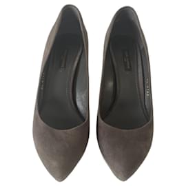 Décolleté Louis Vuitton Grigio in Pelle di Cervo
