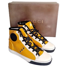 Gucci Sneaker aus Lackleder schwarz weiß gelb