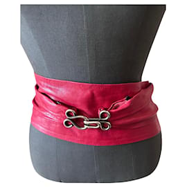 Christian Dior Gürtel aus rotem Leder