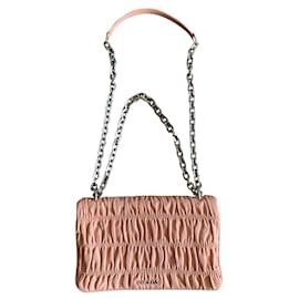 Borsa a tracolla Prada Nappa Gaufre in pelle rosa