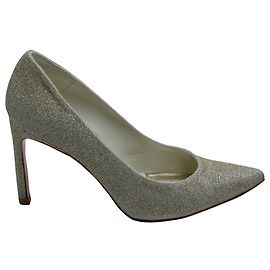 El atraco de Stuart Weitzman 95 Salones en Piel Lamé Glitter Oro