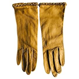 Guanti Chanel in pelle beige con catena oro