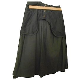 Ikks saia de viscose de algodão e poliéster muito linda caqui com cintura marcada 34 US, ideal para 34/36 pt dimensões: tamanho 33 cm nádegas 40 cm quadris 46 cm comprimento 65 saia forrada cm o top sobreposto tecidos de poliéster soberbos a anágua sendo em bolsos de algodão botões de latão verdadeiros com logotipo lindo recorte um pouco ocidental na frente