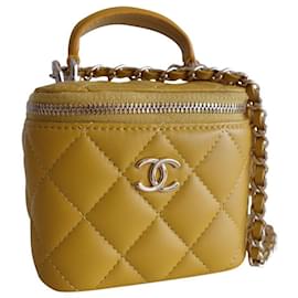 Chanel classica mini pochette gialla