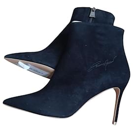 Botas de cano curto Calvin Klein pretas em pele de cervo 38