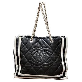 Borsa a mano Chanel Cambon in pelle d'agnello trapuntata