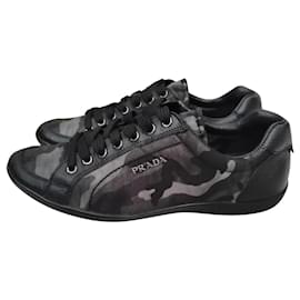 Prada Sneaker Schwarz Grau aus Leder und Polyester 37.5