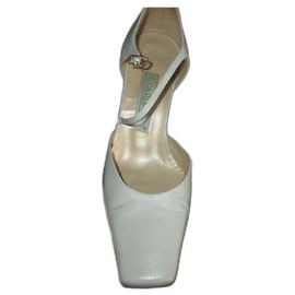 Autre Marque Moda Di Fausto Pumps aus weißem Leder 7cm Absatz