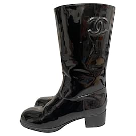 Botas Chanel en piel charol negra