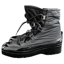 Botas Desert Chanel de lona negra