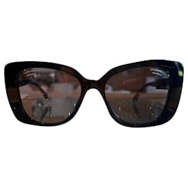 Gafas de sol Chanel negras de plástico