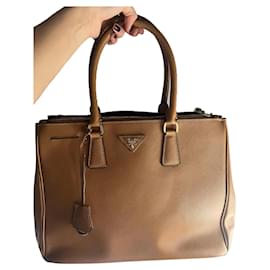 Prada Leder Bookcase Tote in Caramel