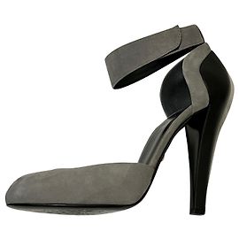 Gucci Damen Staubgrau 323562 Pumps aus Wildleder mit Absatz und Knöchelriemen
