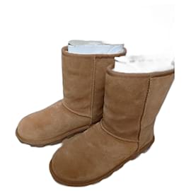 Modelo UGG: ESENCIAL CORTO - Ugg