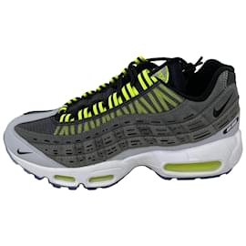 NIKE Baskets T.UE 39 suédée