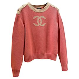 Chanel Kaschmirpullover in Rosa mit Schmuckknöpfen