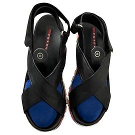 Sandali Prada in pelle nera con chiusura a velcro