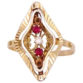 Autre Marque Ring aus Gelbgold 750%oder mit Wasserzeichen, Rautenmuster mit Rubinen und Zirkonoxiden
