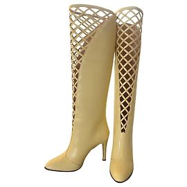 Botas Gucci de cuero amarillo con tacón de aguja