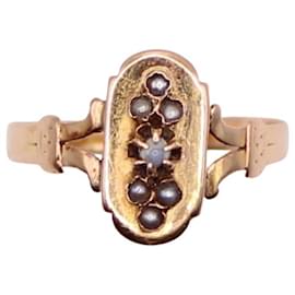 Autre Marque Ring aus der Zeit Napoleons III., besetzt mit feinen Rotgoldperlen 750%O