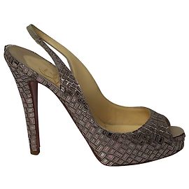 Christian Louboutin Privé Mosaique 120 Salón en Acrílico Plata