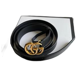 Gucci Gürtel mit GG Schnalle schwarzes Leder