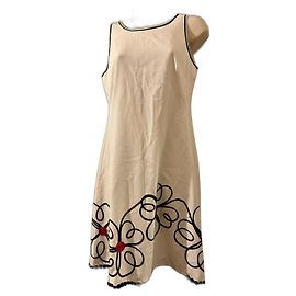 Moschino Cheap And Chic Weißes Moschino-Kleid mit schwarzer und roter Stickerei und Perlensaum