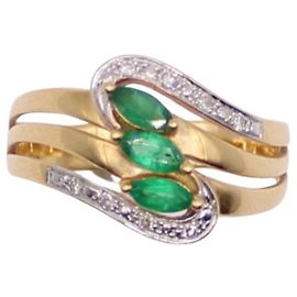 Autre Marque Trilogie-Ring aus Shuttle-Smaragden und Gelbgold-Diamanten 750%O