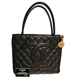 Chanel Tote di medaglione di caviale