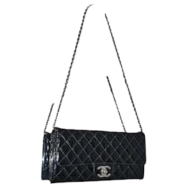 Borsa Chanel Timeless in vernice nera