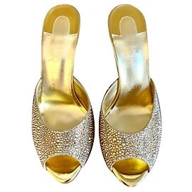 Mule Christian Louboutin Me Dolly in camoscio dorato